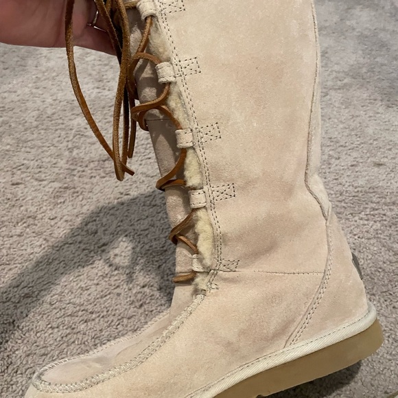 Authentic UGG uptown boots - Picture 6 of 15